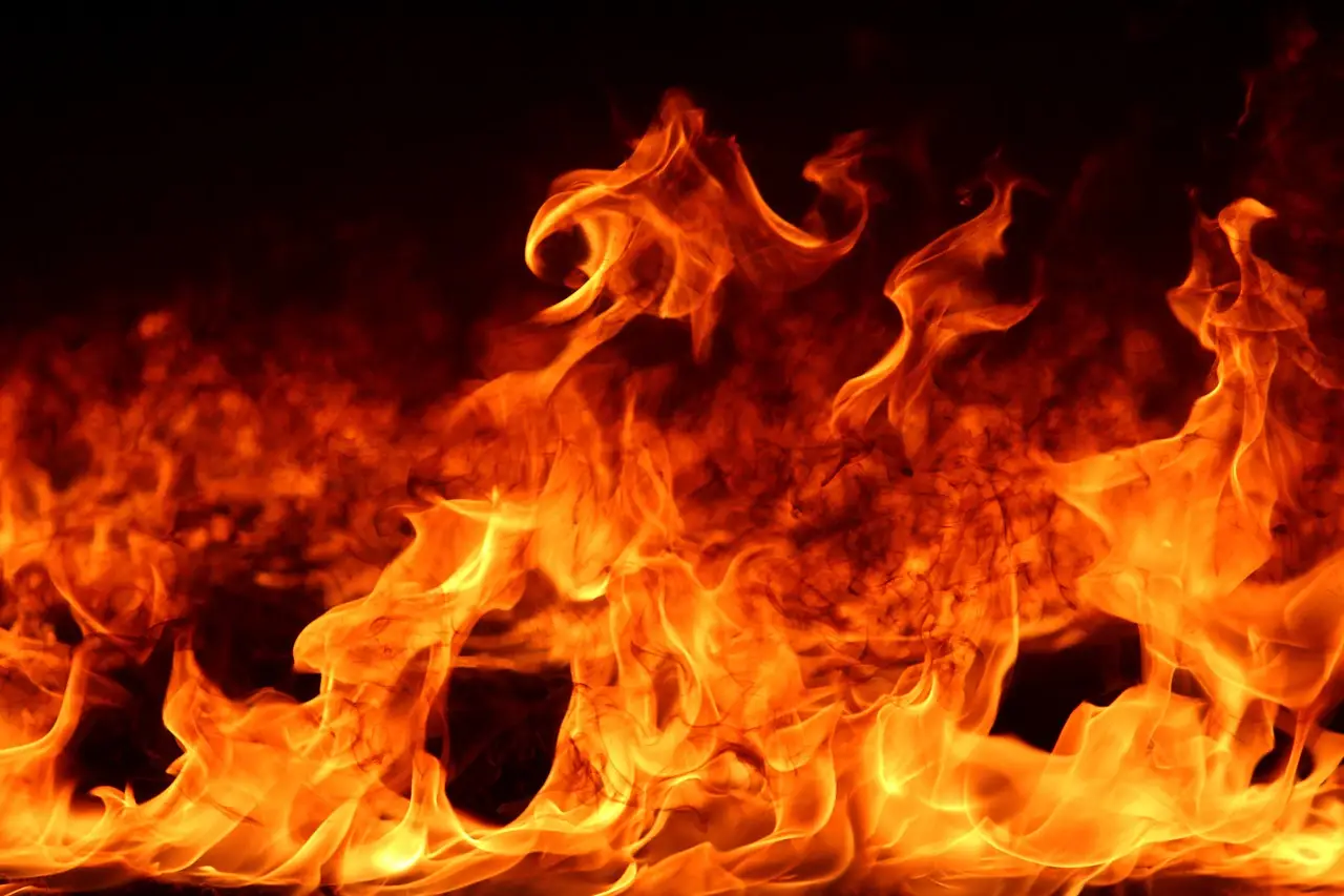 L'Amministrazione comunale avvisa la cittadinanza che: a seguito di un grave incendio sviluppatosi in un'azienda agricola sita nel comprensorio: si raccomanda di tenere le finestre chiuse e di non usare i condizionatori fino a nuove disposizioni.